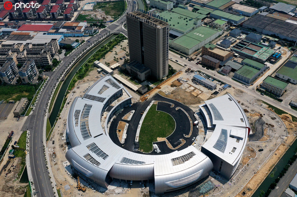 巨大な「巻貝」のような舟山市の遠(yuǎn)洋（輸入）水産物取引市場の建物（寫真著作権は東方ICが所有のため転載禁止）。