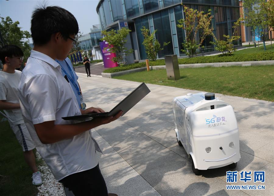 5G自動(dòng)配送車(chē)、小売の「最後の1キロ」がアップグレード