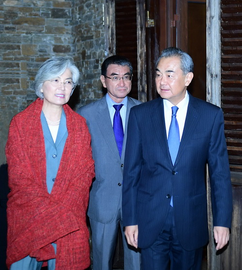 今回の中日韓外相會(huì)談について王毅部長(zhǎng)がこう語(yǔ)る