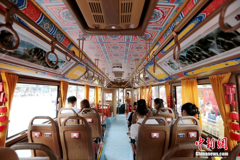 レトロな路面電車「チンチン電車」が西安に登場