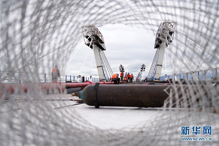 中國(guó)とロシアが共同建設(shè)する國(guó)境またぐ大橋が舗裝段階へ　黒竜江省