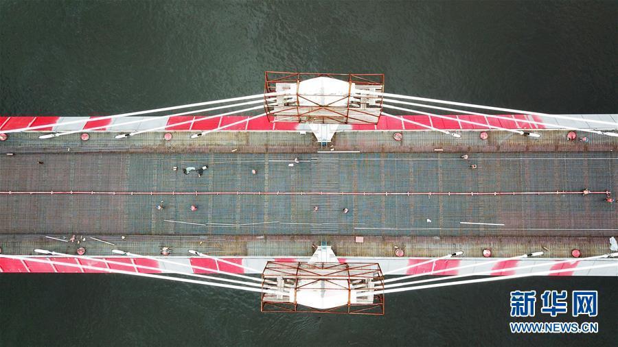 中國(guó)とロシアが共同建設(shè)する國(guó)境またぐ大橋が舗裝段階へ　黒竜江省