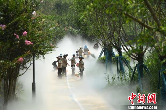 重慶に「スマートクールロード」が登場(chǎng)　気溫が上がるとミスト噴射