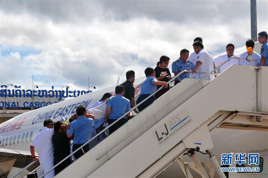 ラオスのバス転落事故で負(fù)傷の中國(guó)人観光客20人が帰國(guó)