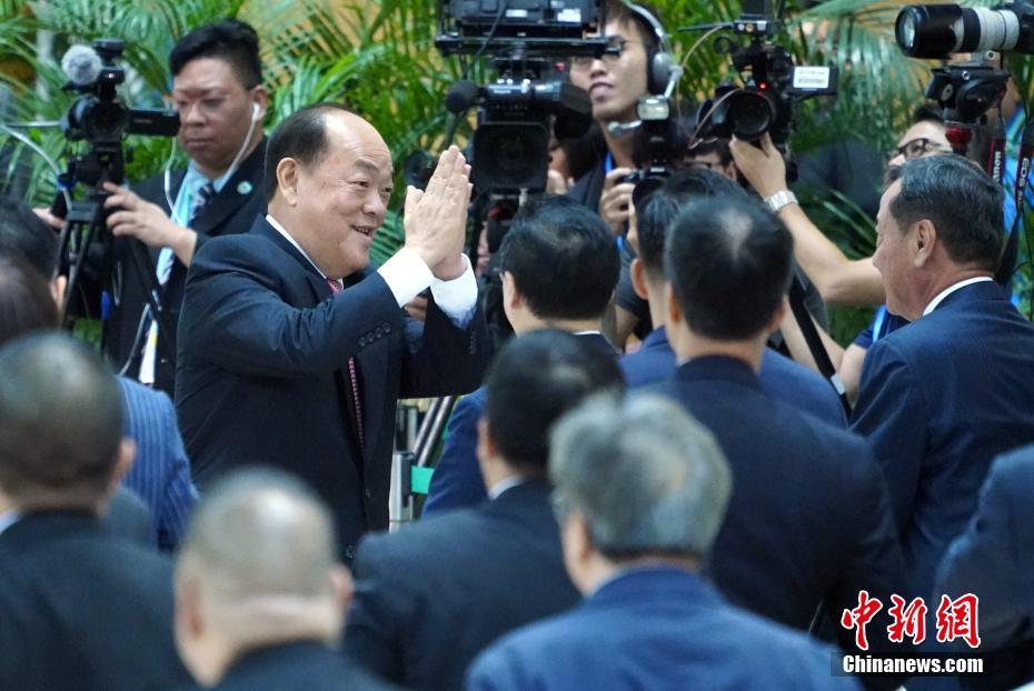 澳門特區(qū)行政長(zhǎng)官に賀一誠(chéng)氏