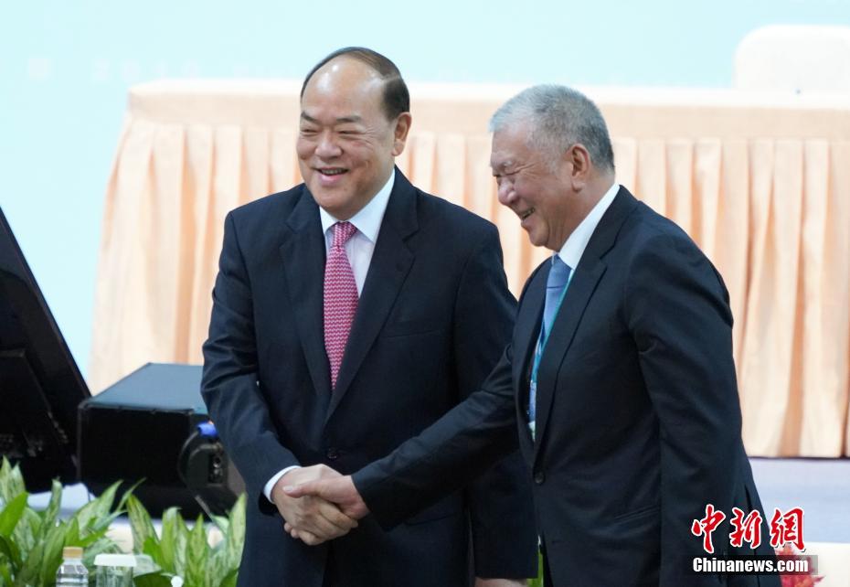 澳門(mén)特區(qū)行政長(zhǎng)官に賀一誠(chéng)氏