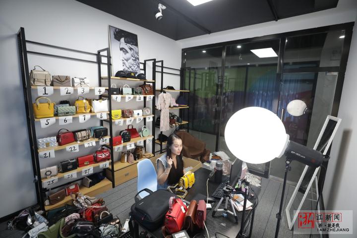 もう外見だけじゃない？パーソナリティーの夢(mèng)支える義烏のライブ配信村