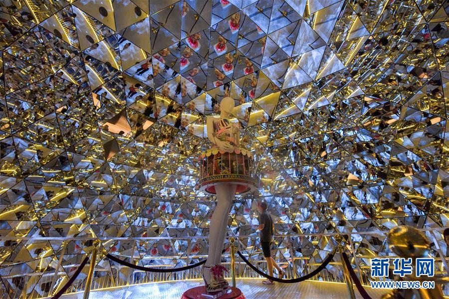 スワロフスキー?クリスタルワールドを訪ねて　オーストリア