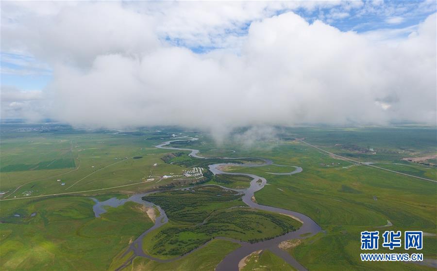 息を吞むような秋の絶景広がるフルンボイル大草原　內(nèi)蒙古