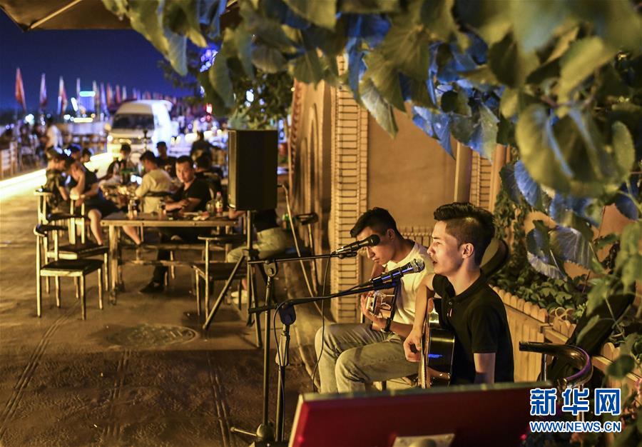 夜が深まるほどに美しさを増す新疆