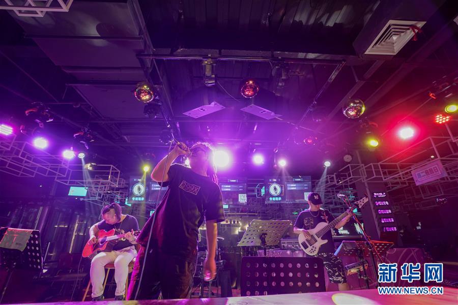 夜が深まるほどに美しさを増す新疆