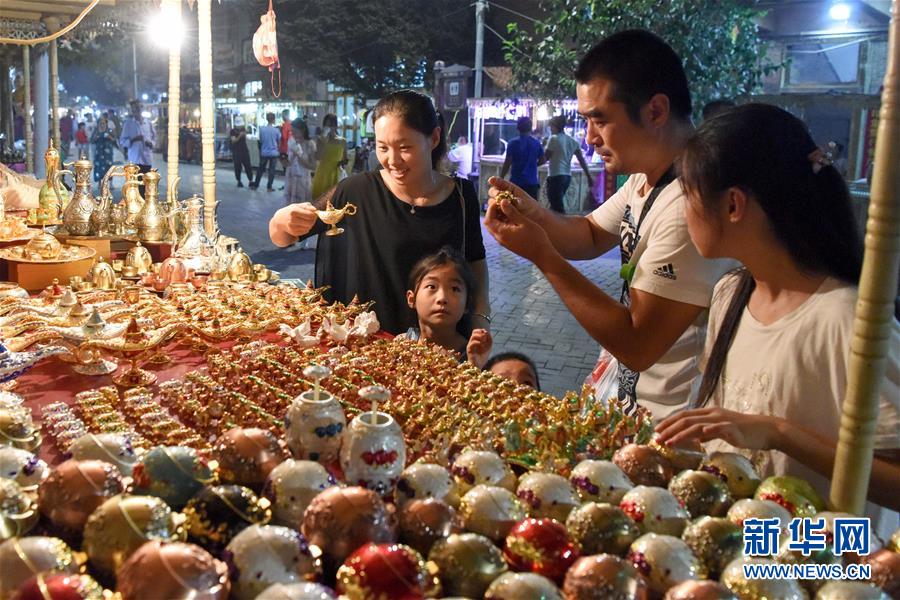 夜が深まるほどに美しさを増す新疆
