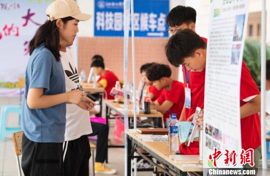 顔認(rèn)証であっという間に大學(xué)の入學(xué)手続き完了　江西省