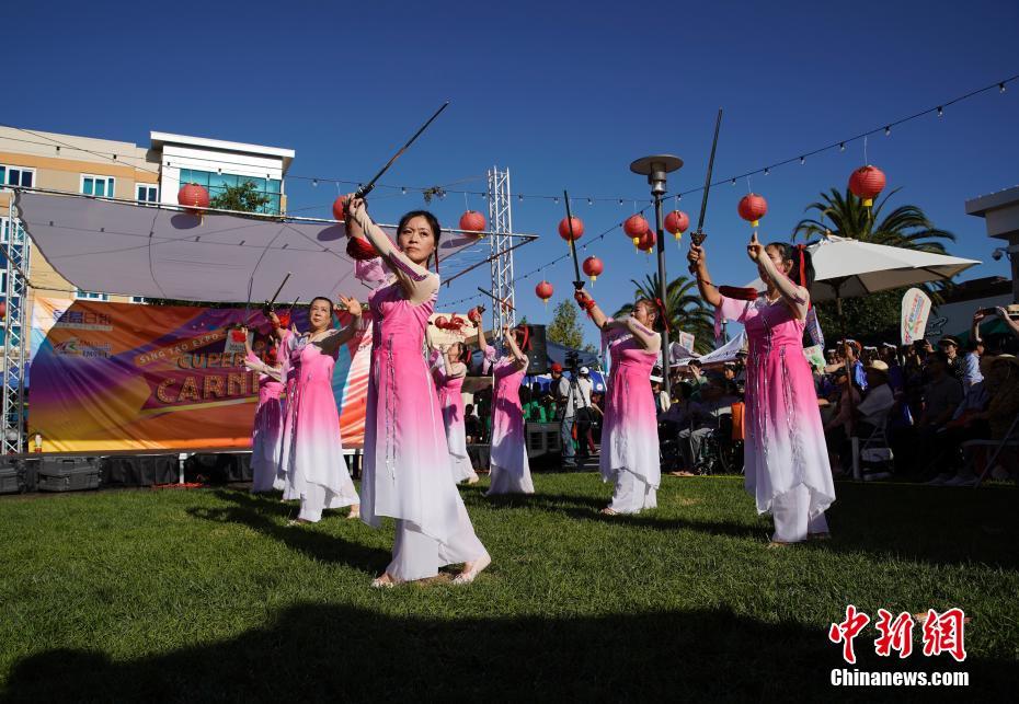 米サンフランシスコ?ベイエリアで広場(chǎng)ダンスコンテスト開(kāi)催