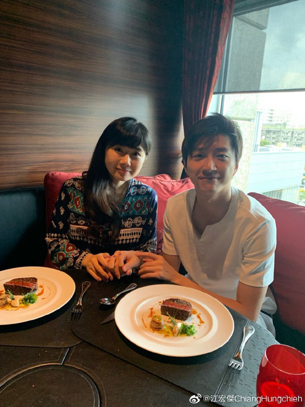 江宏傑が福原愛と結(jié)婚3周年記念の顔寄せラブラブ寫真を公開