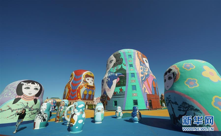 童話の世界を満?jiǎn)恕?nèi)蒙古満州里のマトリョーシカ広場(chǎng)