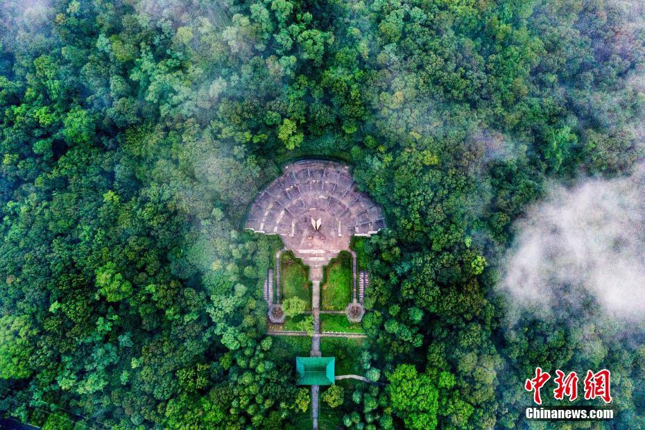 抗日戦爭(zhēng)勝利から74周年を記念し、南京航空烈士の共同墓地を空撮