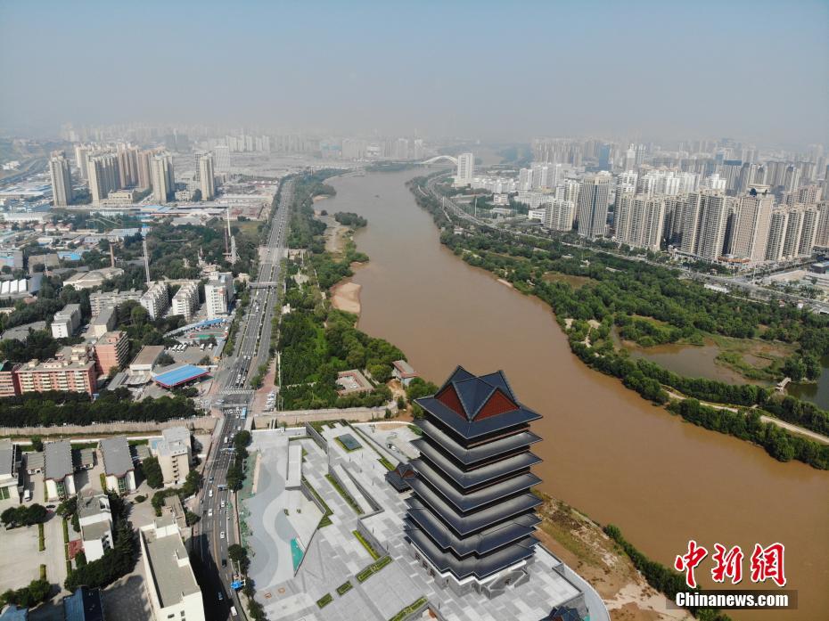 「黃河浜もまた美しい」のキャッチフレーズ打ちたてる蘭州の「黃河樓」