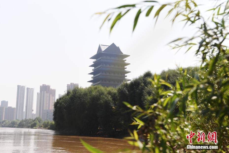 「黃河浜もまた美しい」のキャッチフレーズ打ちたてる蘭州の「黃河樓」