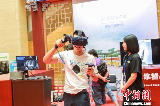 湖北省博物館で市民が5G応用を體験