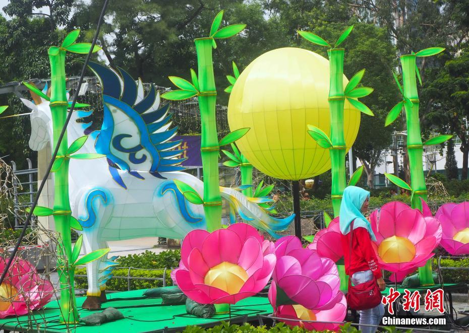 中秋節(jié)控え、香港地區(qū)各地でランタンフェスの準(zhǔn)備