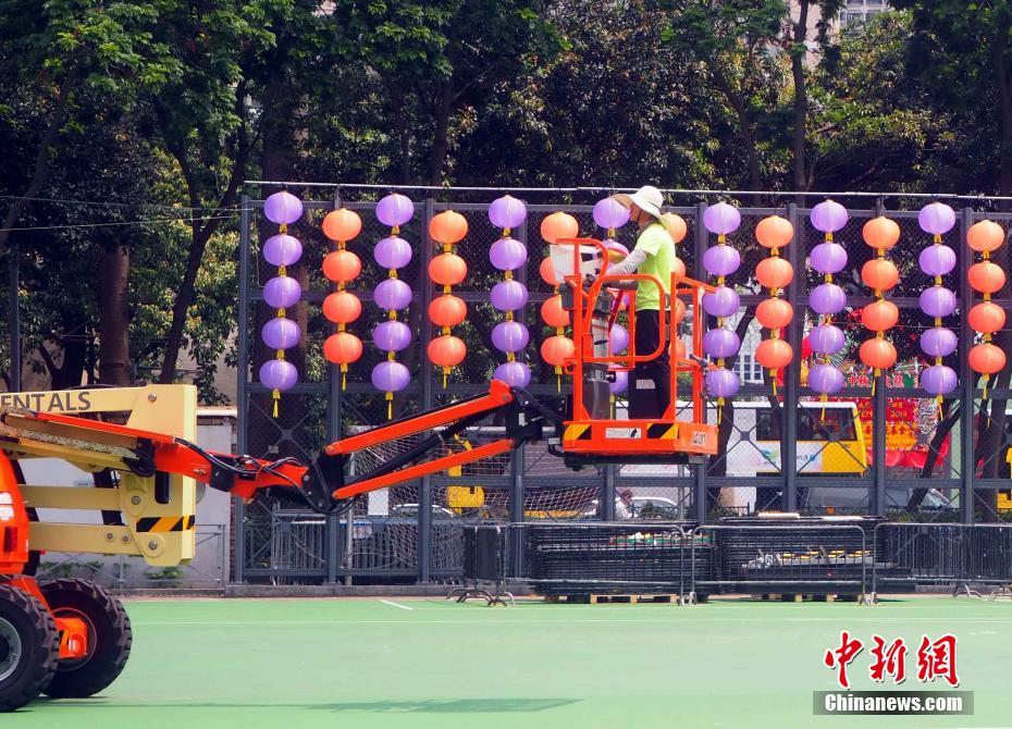 中秋節(jié)控え、香港地區(qū)各地でランタンフェスの準備