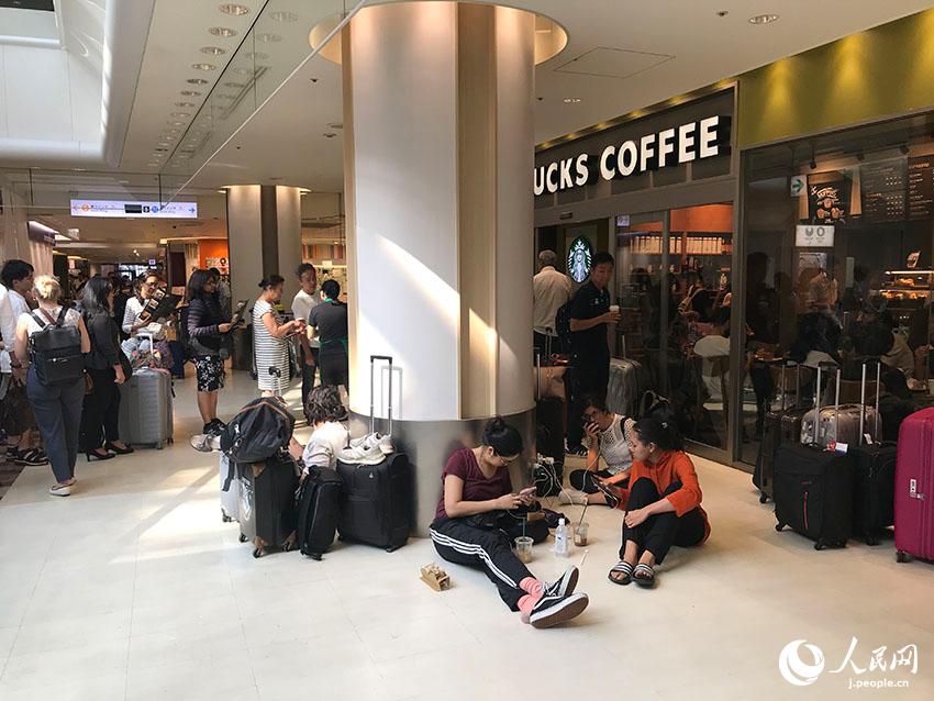 臺風15號の影響で成田空港に１萬人以上の観光客足止め