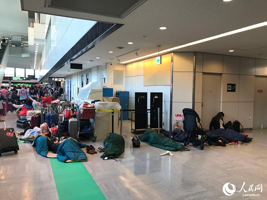 臺風15號の影響で成田空港に１萬人以上の観光客足止め