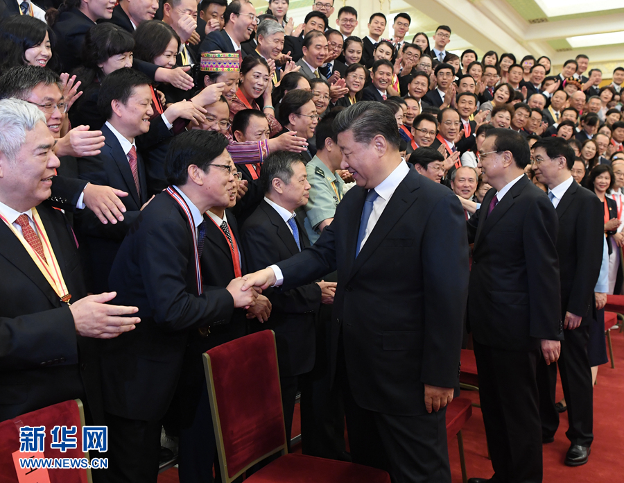 習(xí)近平総書記が全國教育先進的団體?個人代表と會見