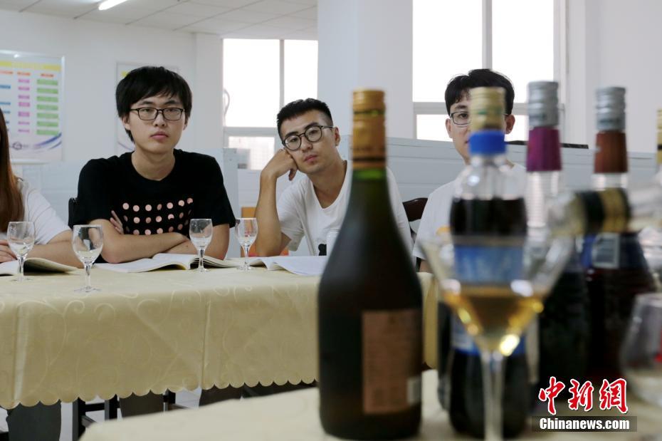 「下戸」は単位をもらえない？陝西の大學(xué)で「利き酒」授業(yè)が開講