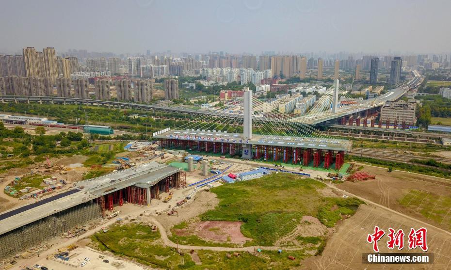 幅、広さが世界最大の旋回式斜張橋が完成　武漢