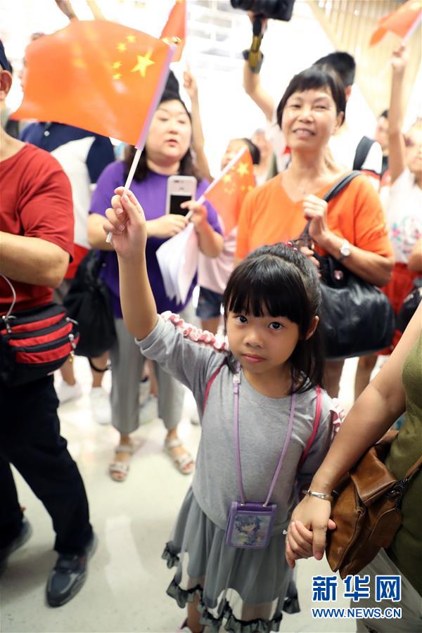 「國(guó)歌を歌うのはあなた一人じゃない」香港市民が中國(guó)國(guó)歌斉唱するイベント