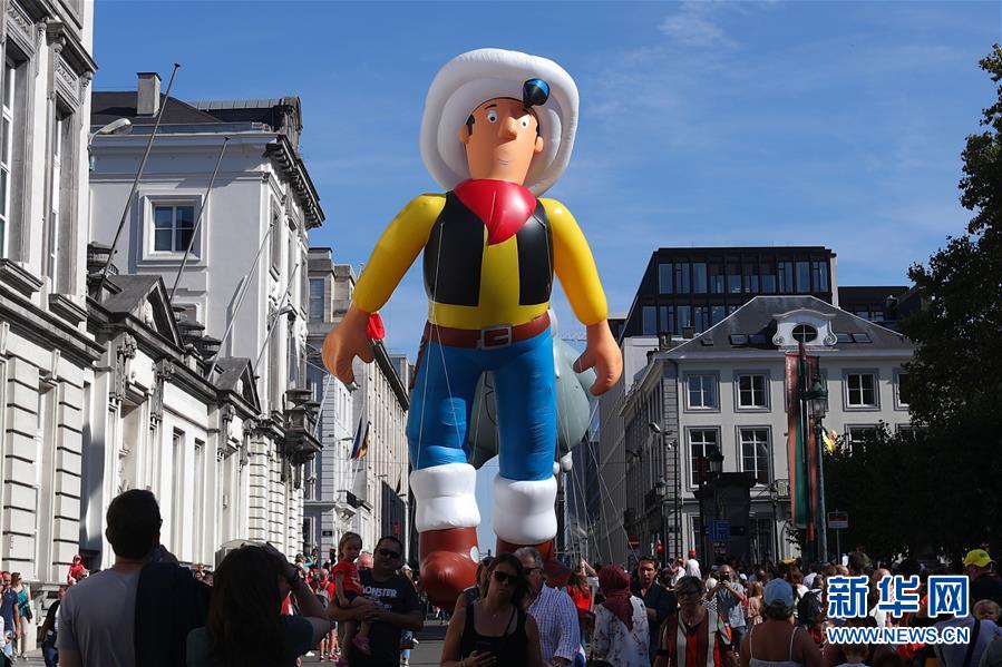 アニメキャラが空を飛ぶ！ブリュッセルで巨大バルーンパレード