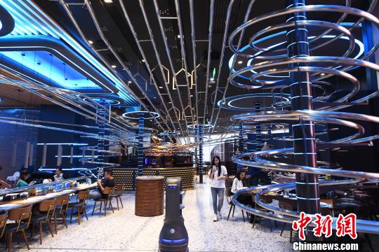 ユニーク！レールをつたって料理が出てくるレストラン　重慶