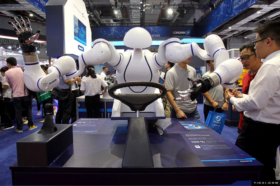 第21回中國(guó)國(guó)際工業(yè)博覧會(huì)が開(kāi)幕　ロボットが続々