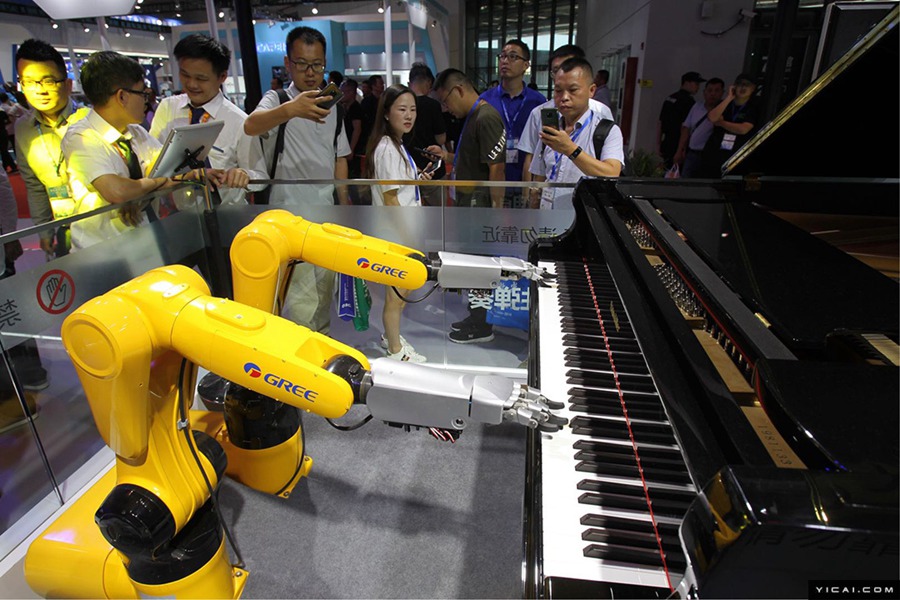 第21回中國(guó)國(guó)際工業(yè)博覧會(huì)が開幕　ロボットが続々