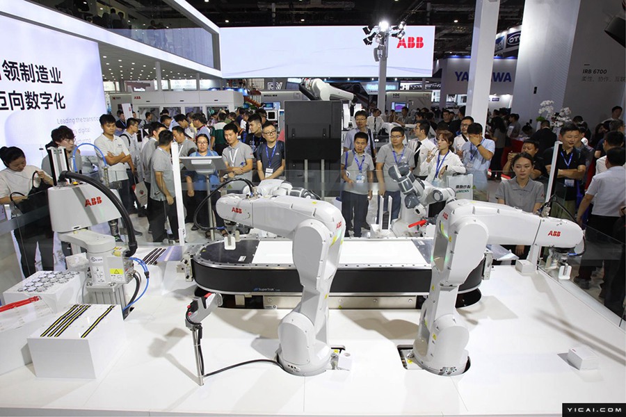 第21回中國(guó)國(guó)際工業(yè)博覧會(huì)が開幕　ロボットが続々
