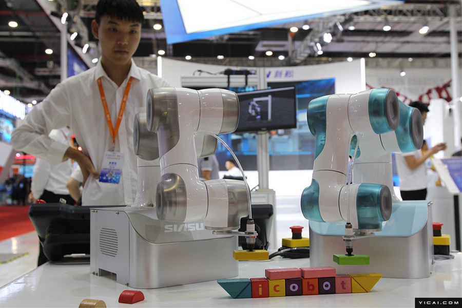 第21回中國國際工業(yè)博覧會(huì)が開幕　ロボットが続々