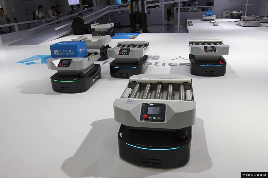 第21回中國國際工業(yè)博覧會が開幕　ロボットが続々