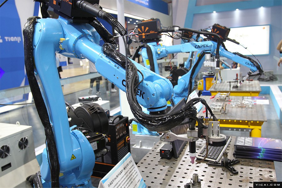 第21回中國(guó)國(guó)際工業(yè)博覧會(huì)が開(kāi)幕　ロボットが続々