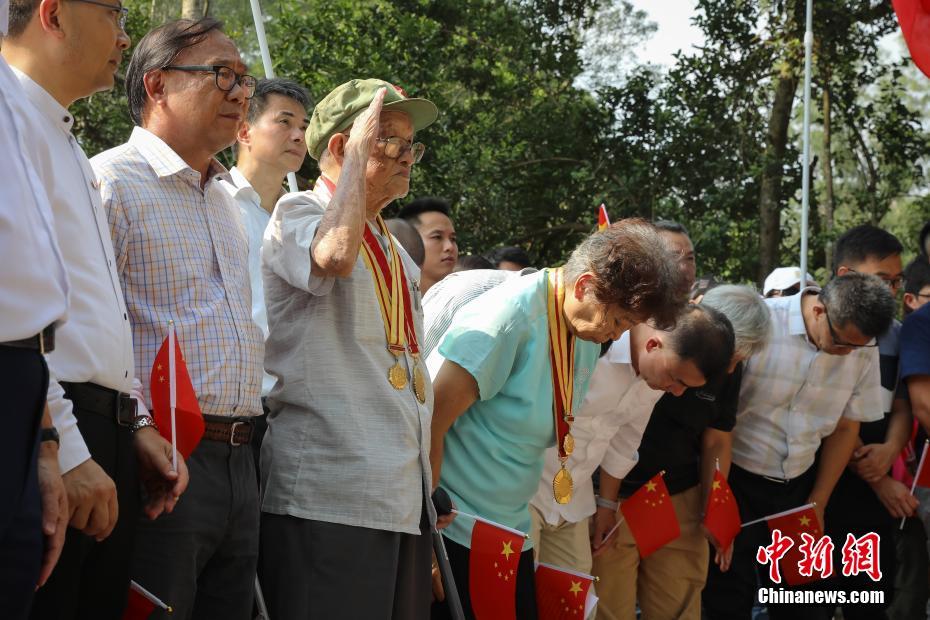 香港地區(qū)の抗日英烈紀(jì)念碑に落書き　「烈士に対する侮辱。『九?一八』事変を忘れていけない」