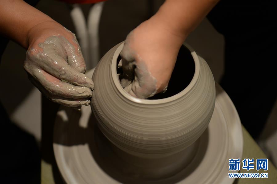 守り、伝える磁州窯の伝統(tǒng)の技　河北省