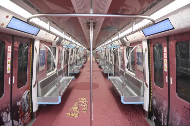 「動(dòng)く博物館」列車(chē)の內(nèi)部（撮影?王曦）。