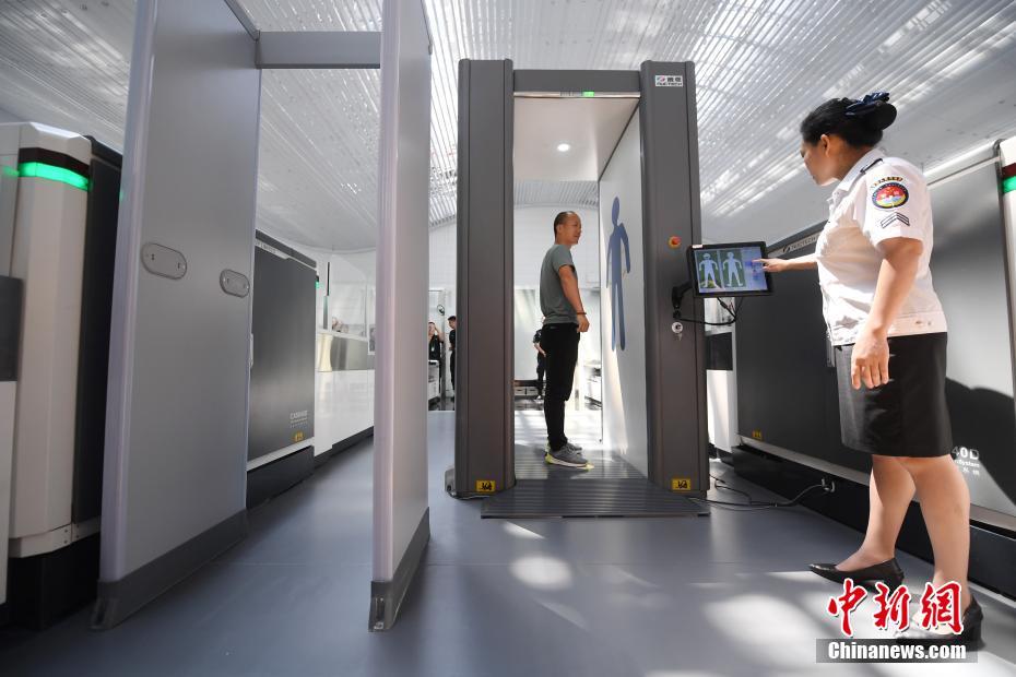 広州白雲(yún)空港で中國(guó)の民用航空で初の「易安検」のテスト運(yùn)用スタート