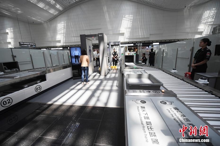 広州白雲(yún)空港で中國の民用航空で初の「易安検」のテスト運用スタート