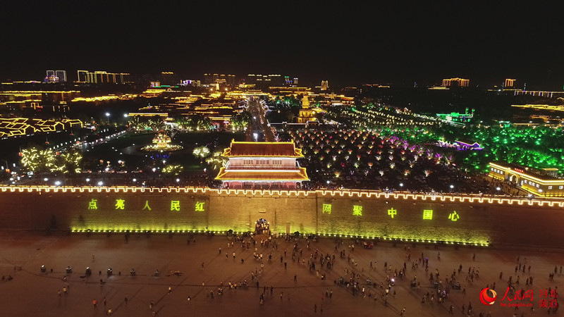 夜空を照らし祖國への愛を示す 人民網(wǎng)が26省區(qū)市で光のショー