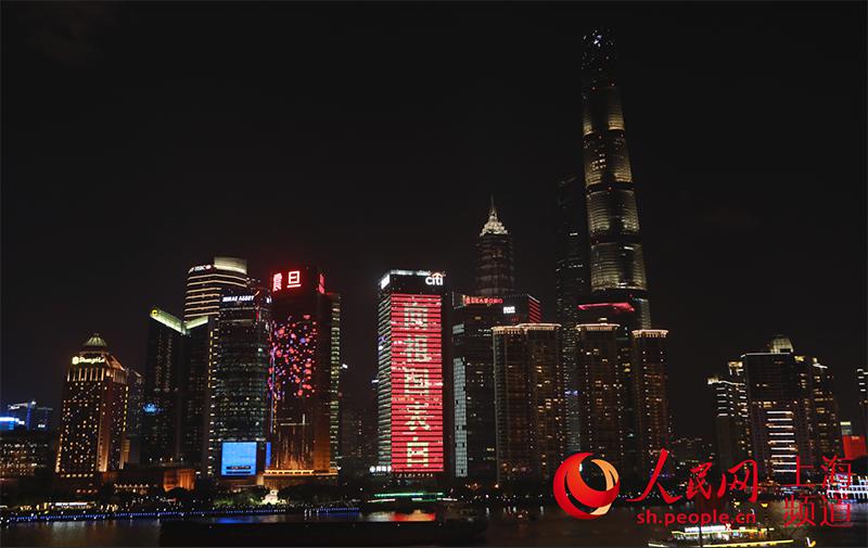 夜空を照らし祖國(guó)への愛(ài)を示す 人民網(wǎng)が26省區(qū)市で光のショー