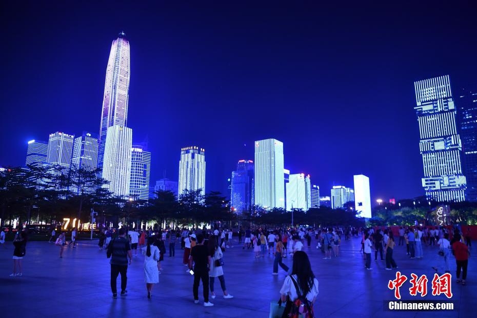 國(guó)慶節(jié)祝うイルミネーションショー　深セン