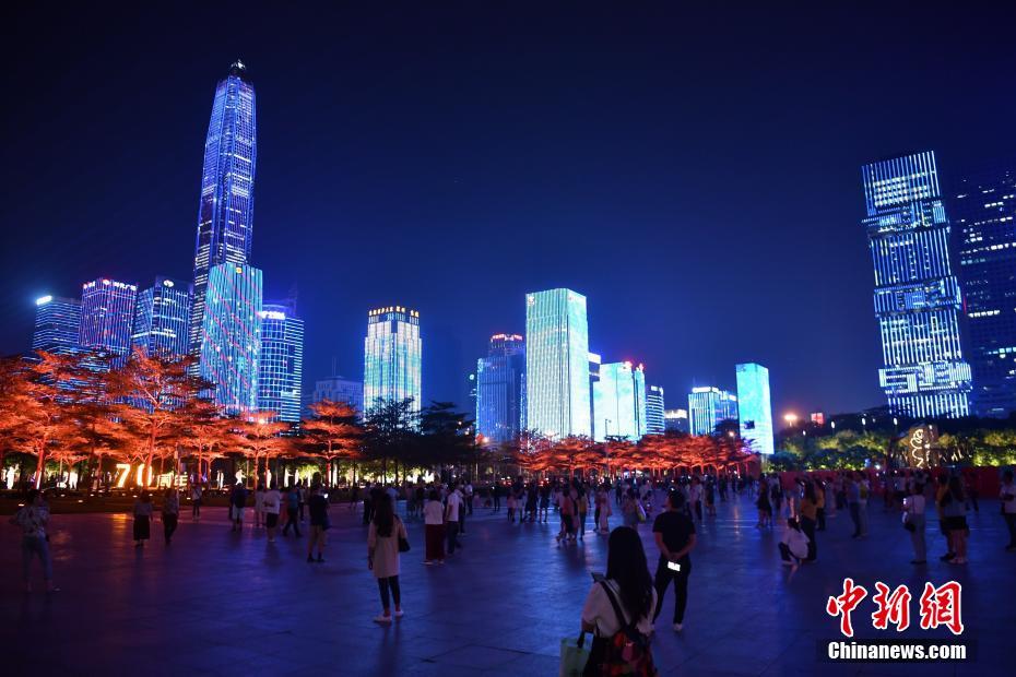 國(guó)慶節(jié)祝うイルミネーションショー　深セン