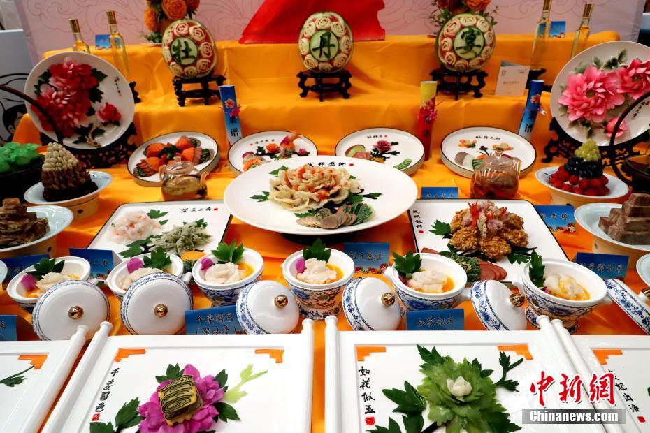 中國(guó)の料理人たちが天津で「牡丹の宴」を披露
